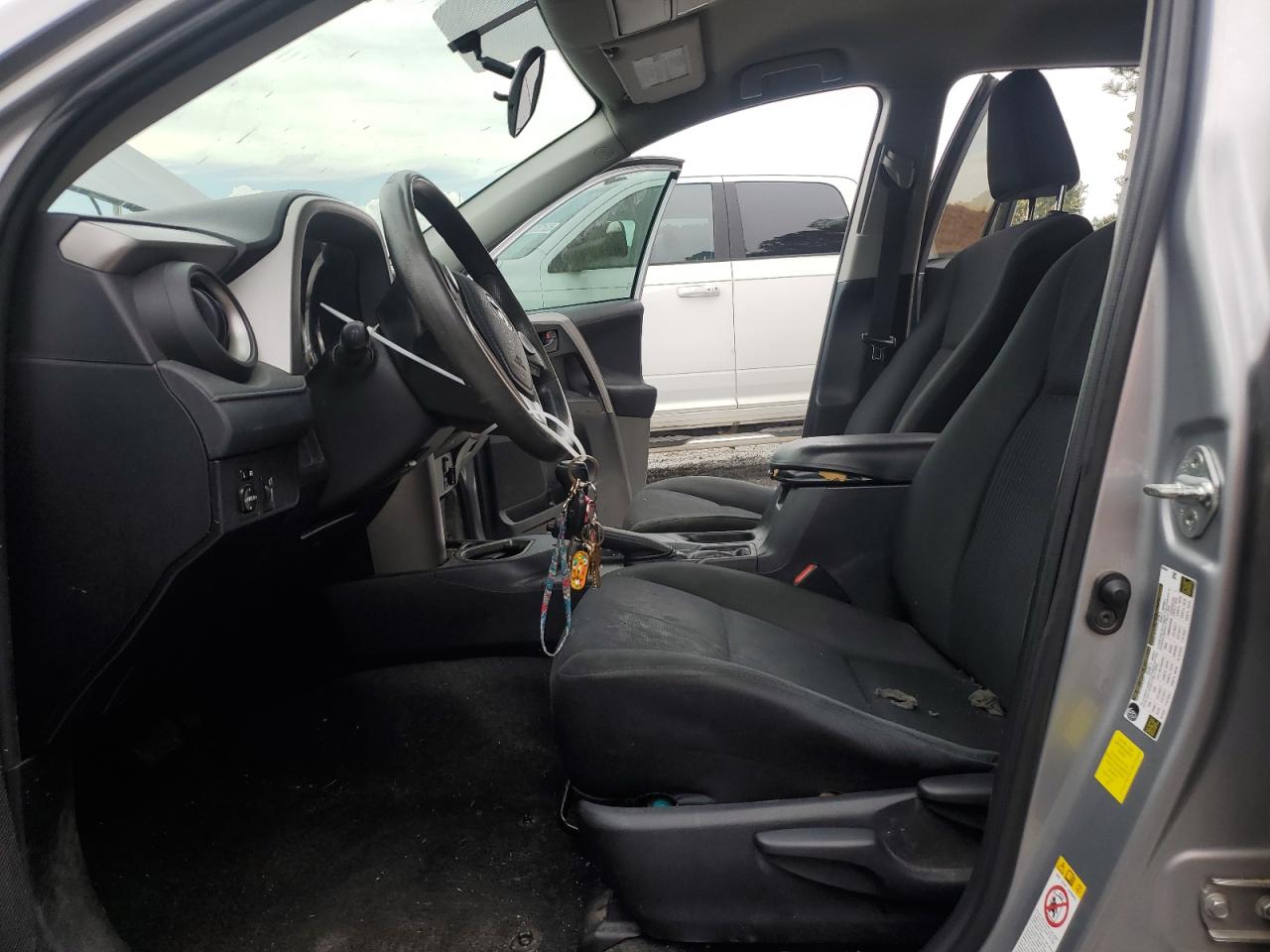 Toyota RAV4 Le Image 12