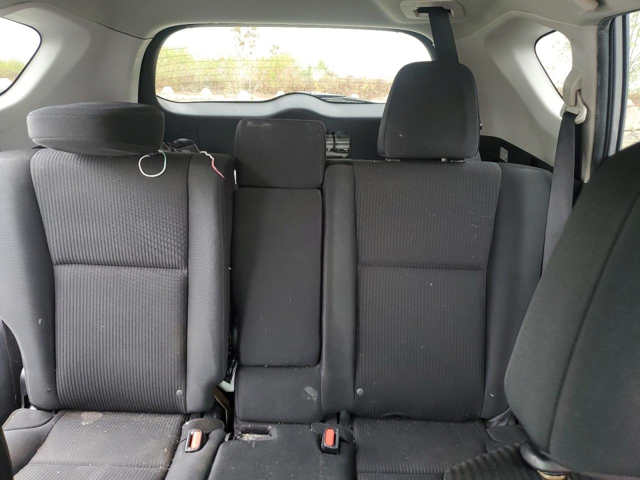 Toyota RAV4 Le Image 13