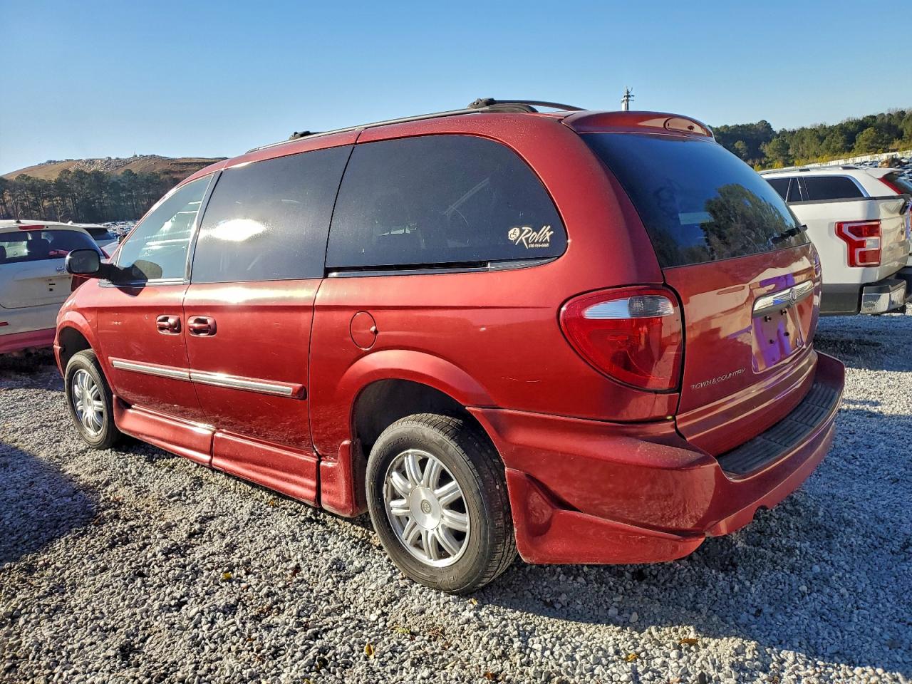 Chrysler Minivan Touring Image 3