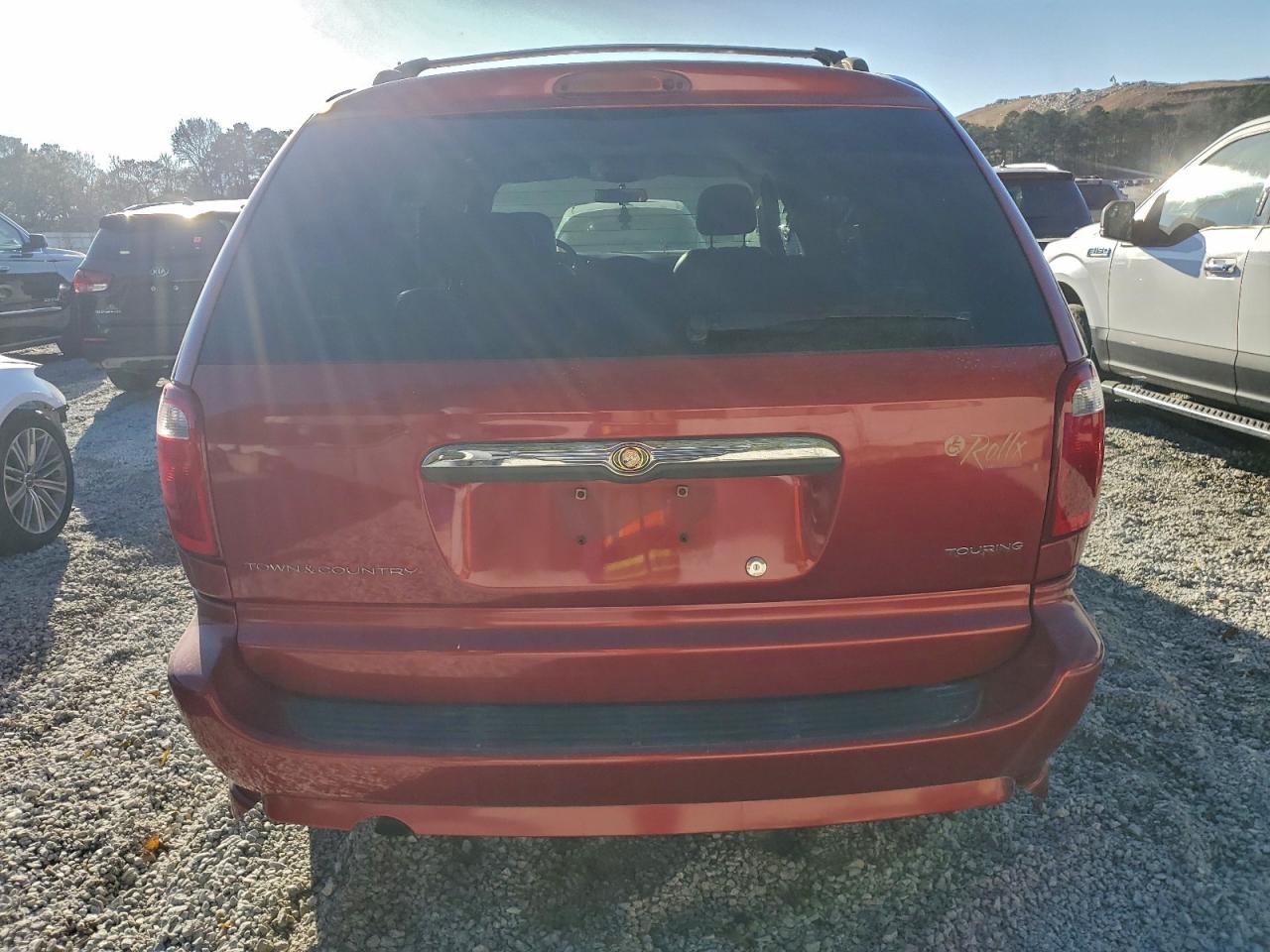 Chrysler Minivan Touring Image 4