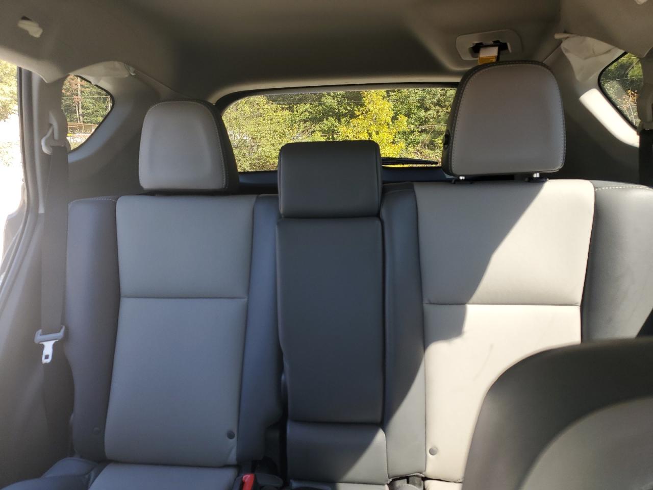 Toyota RAV4 Limited Image 13