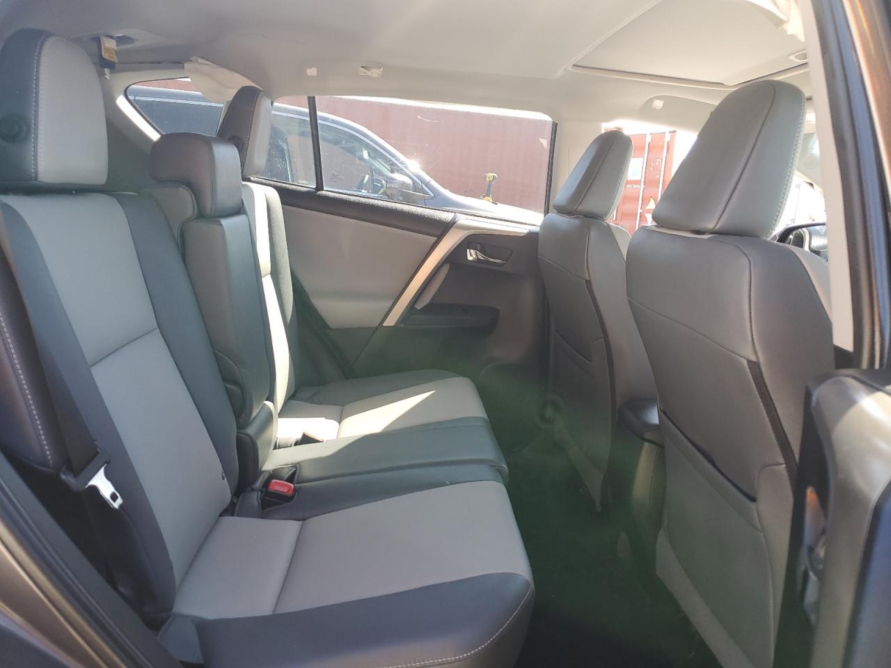 Toyota RAV4 Limited Image 3