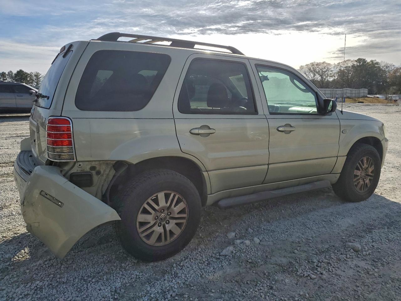 Mercury Mariner Image 2