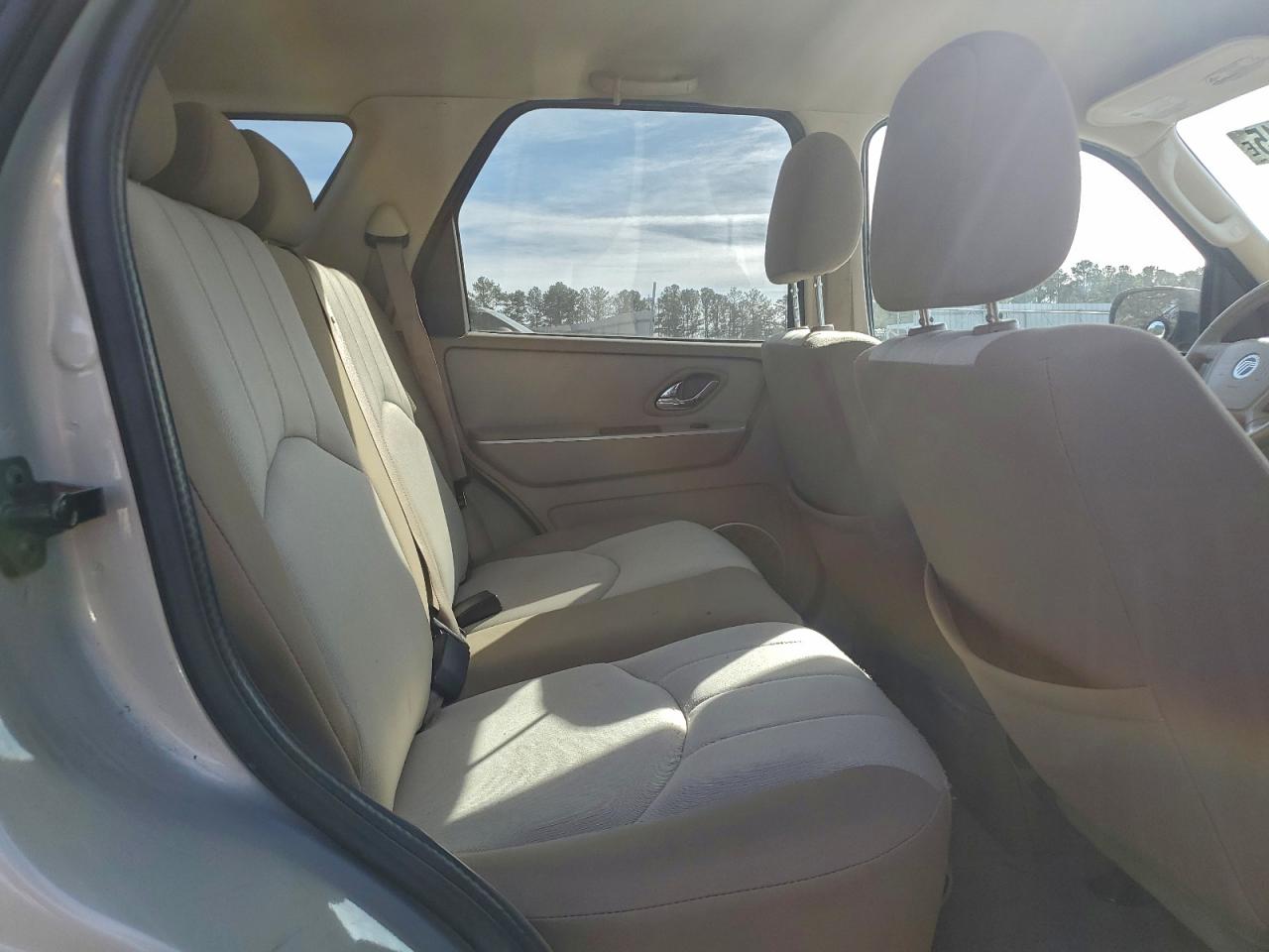 Mercury Mariner Image 9