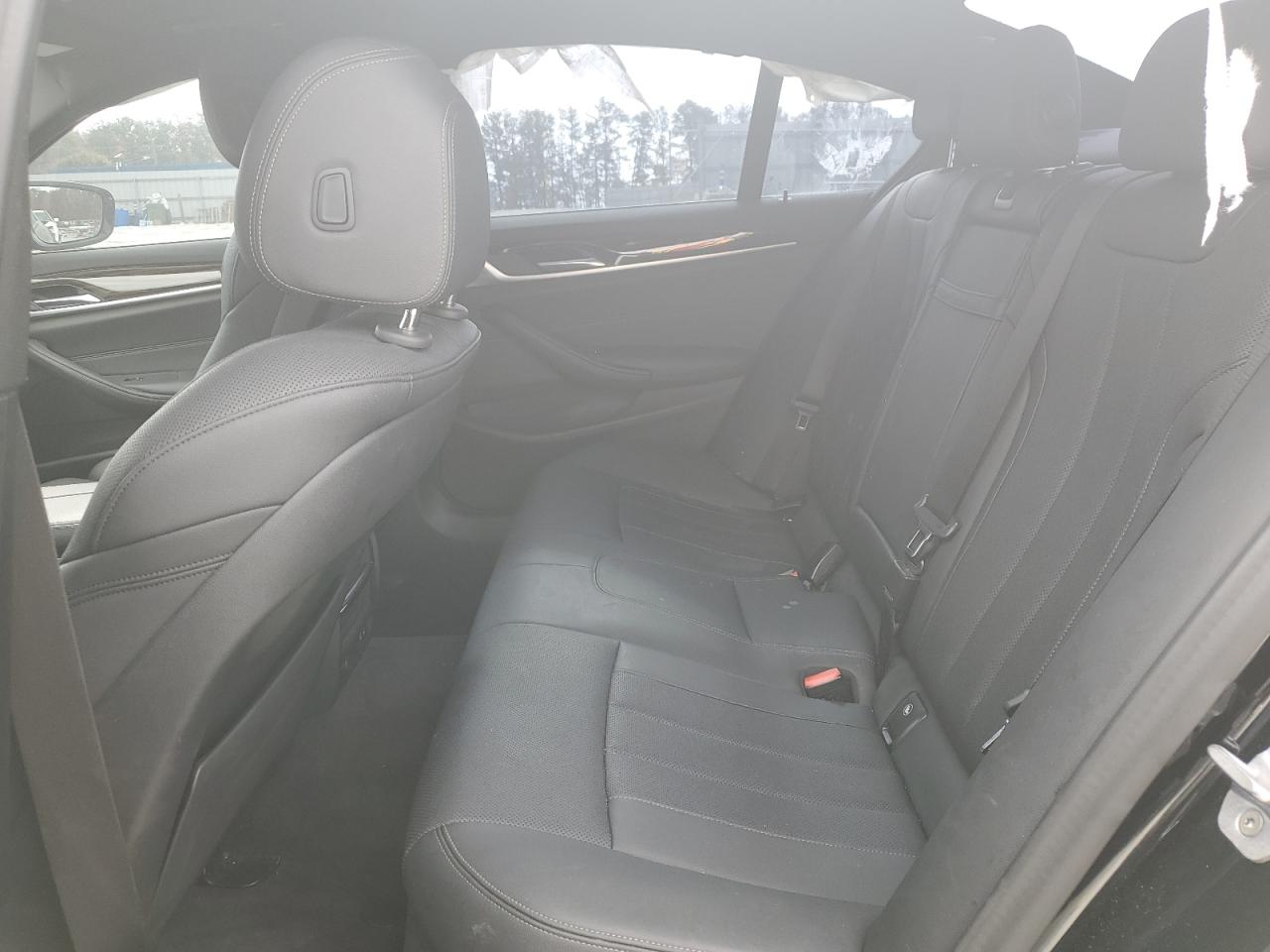 BMW 5 Series Image 8