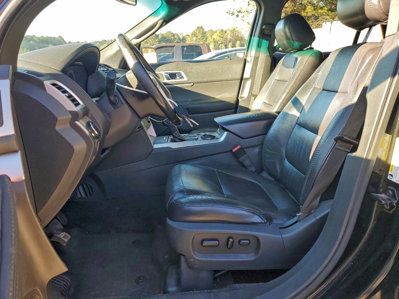 Ford Explorer Xlt Image 2