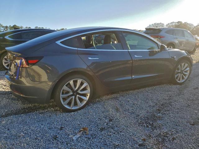 Tesla Model 3 Image 5