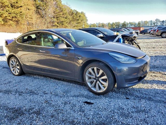 Tesla Model 3 Image 10