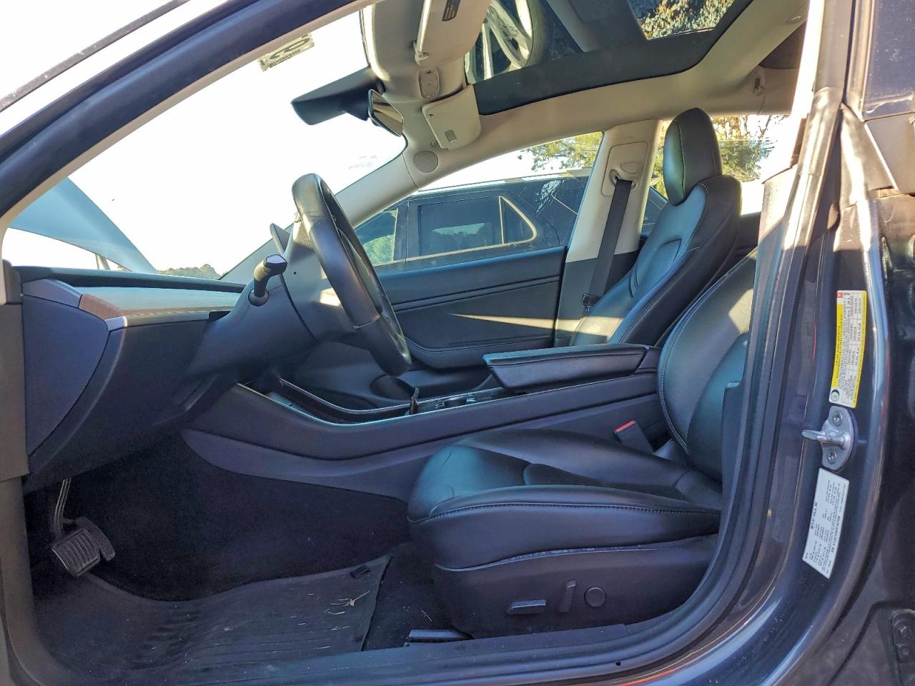 Tesla Model 3 Image 3