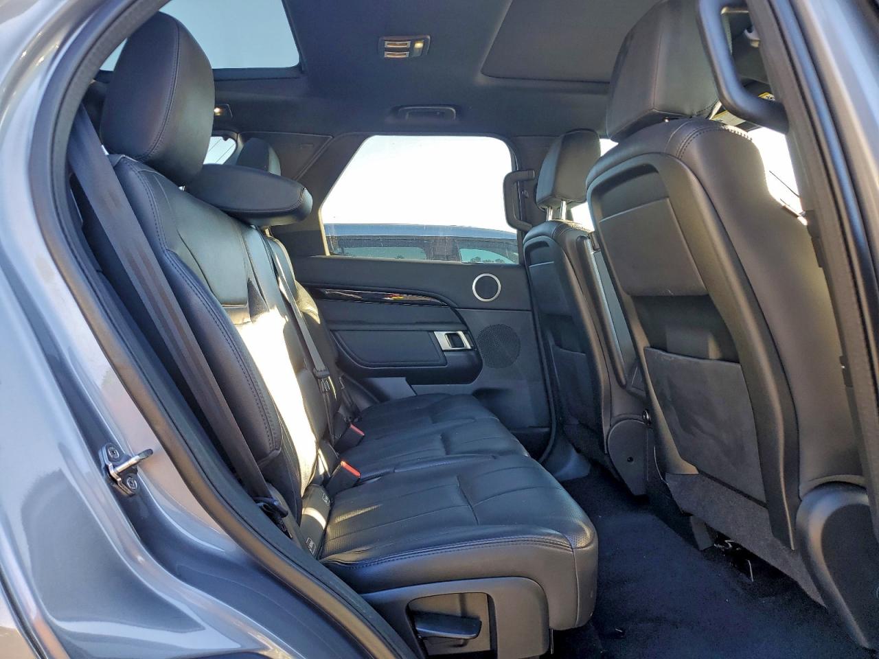 Land Rover Discovery Se Image 9