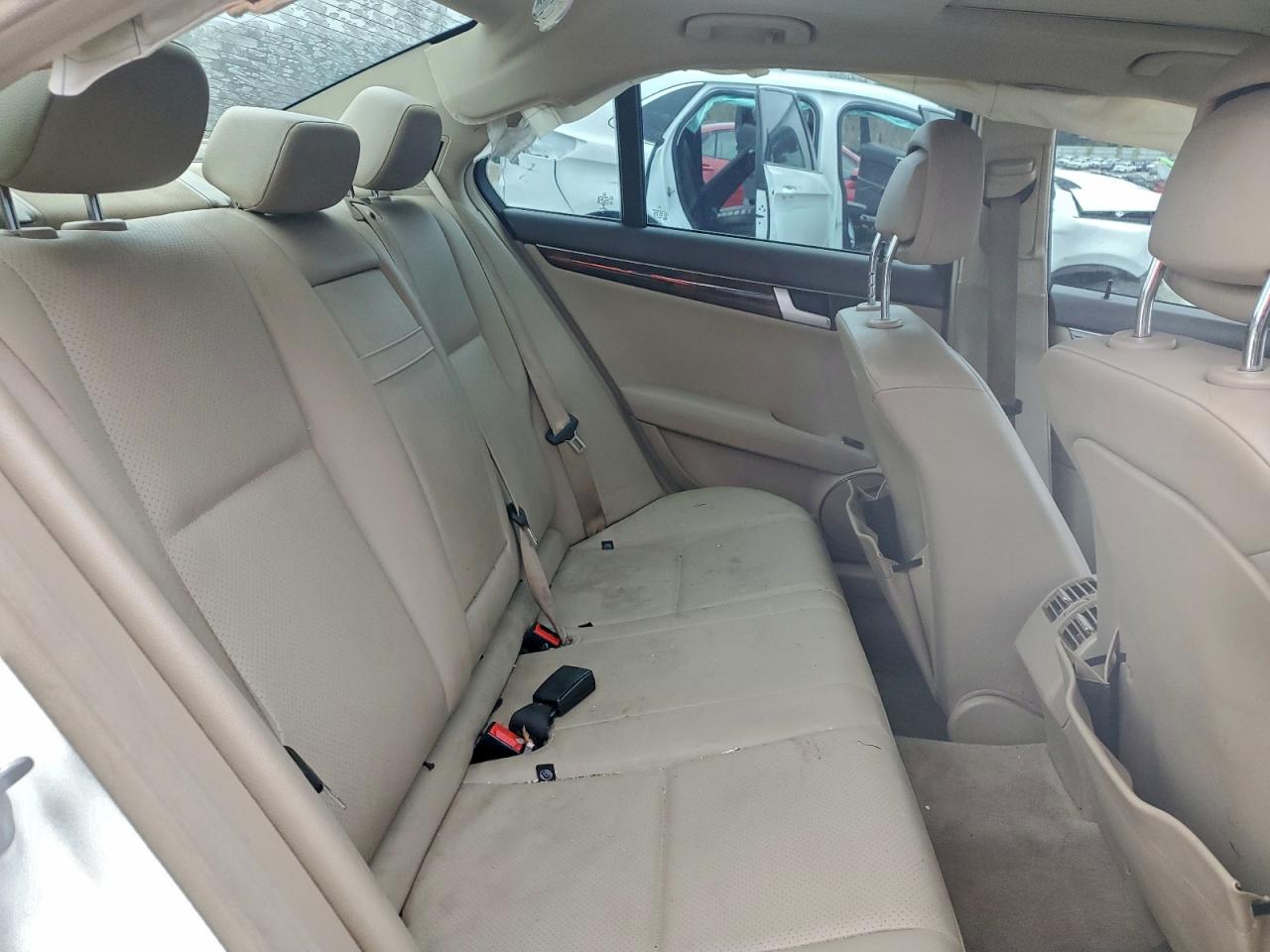 Mercedes-Benz C-Class 250 Image 12