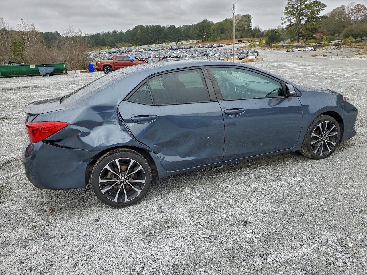 Toyota Corolla L Image 10