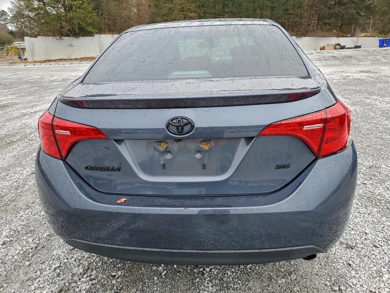 Toyota Corolla L Image 12