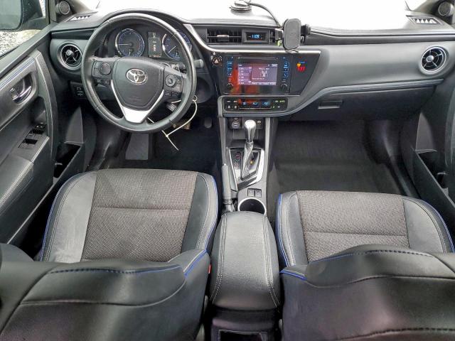 Toyota Corolla L Image 8