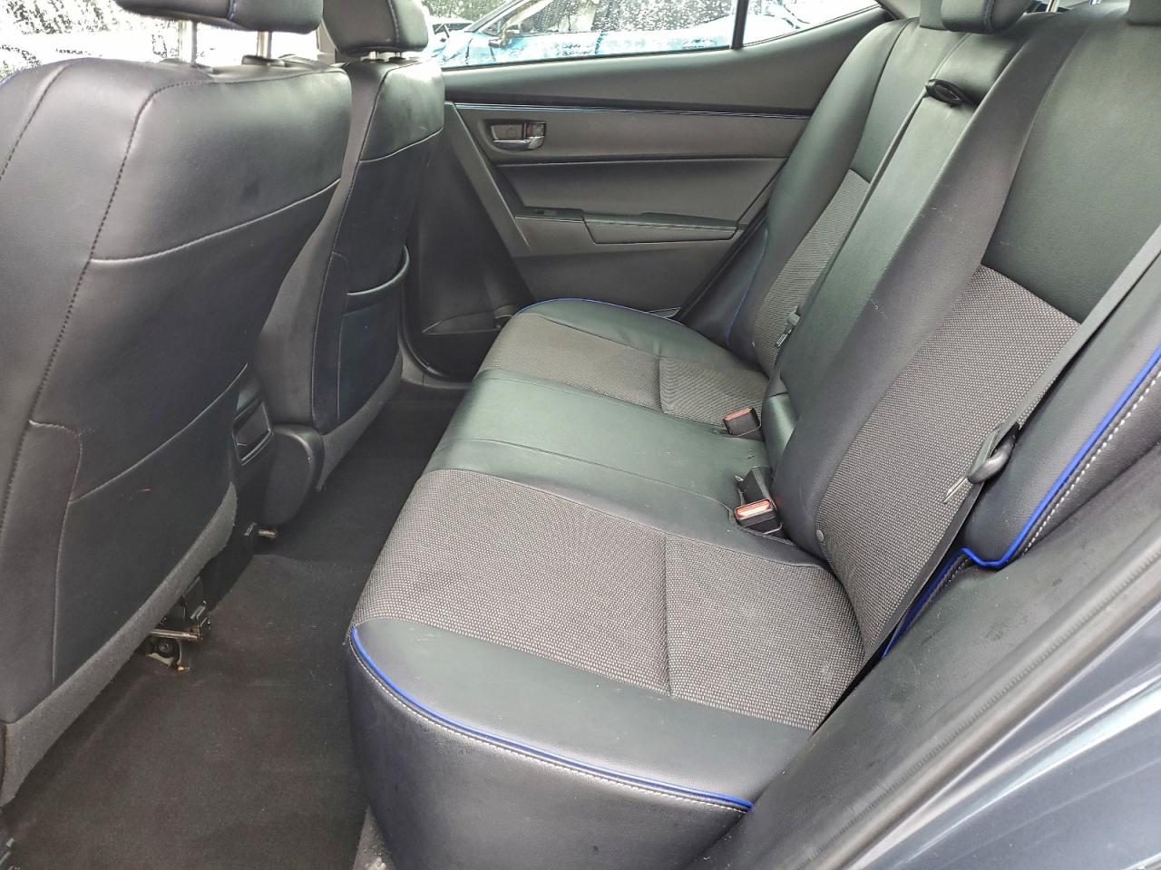 Toyota Corolla L Image 6