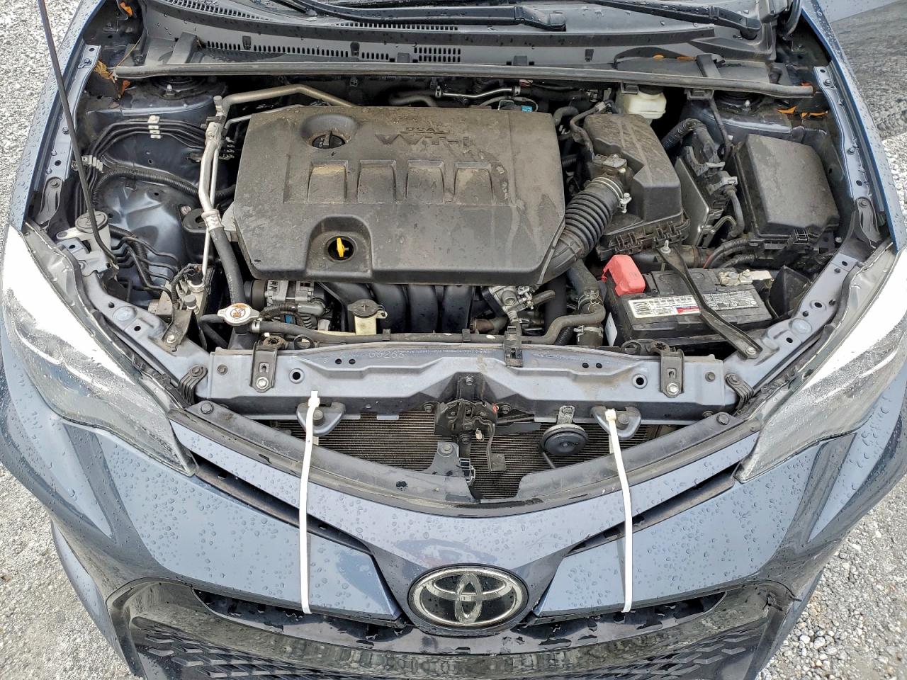 Toyota Corolla L Image 9