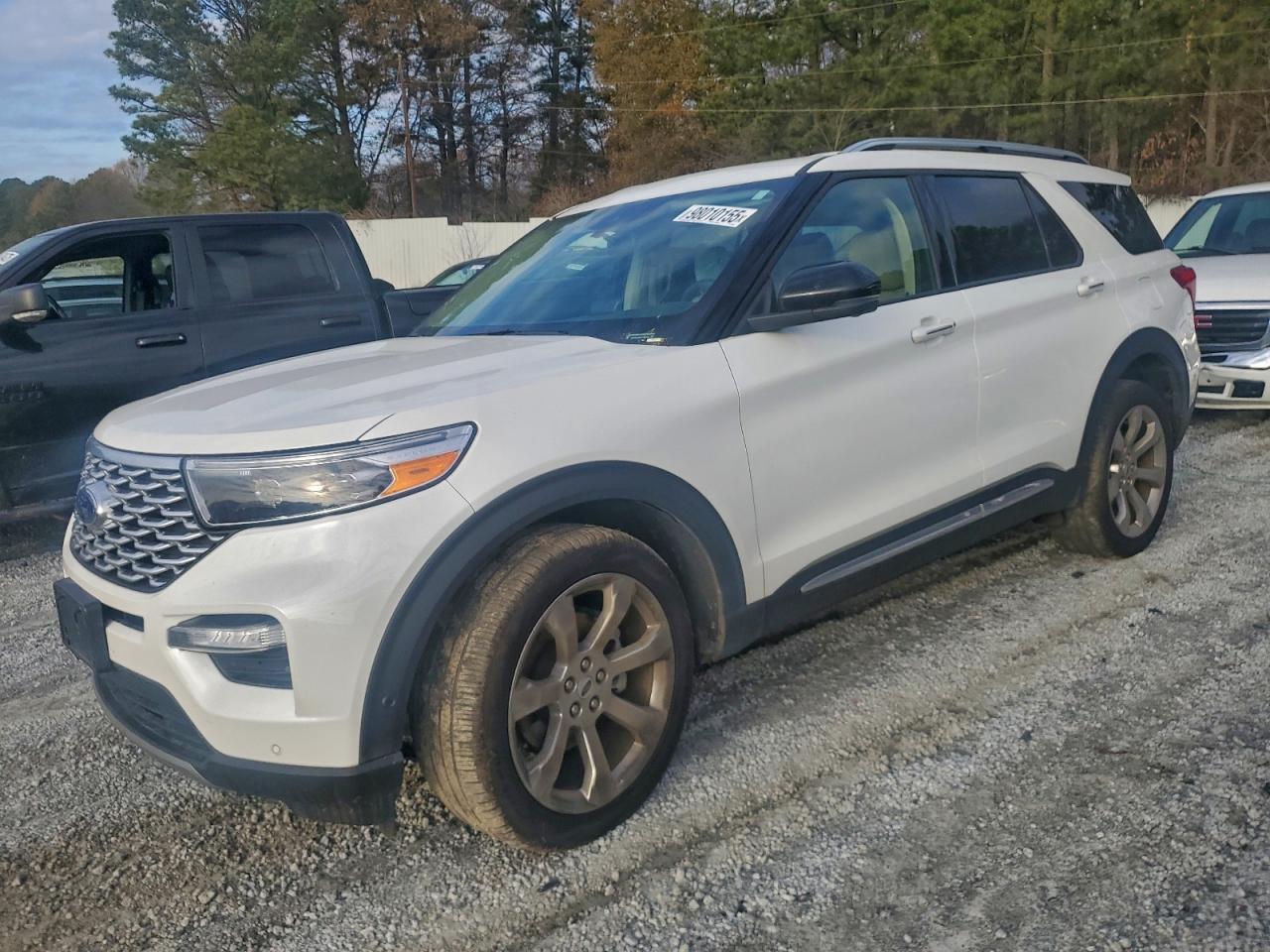 Ford Explorer Platinum Image 1