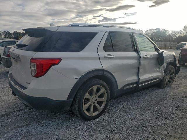 Ford Explorer Platinum Image 10