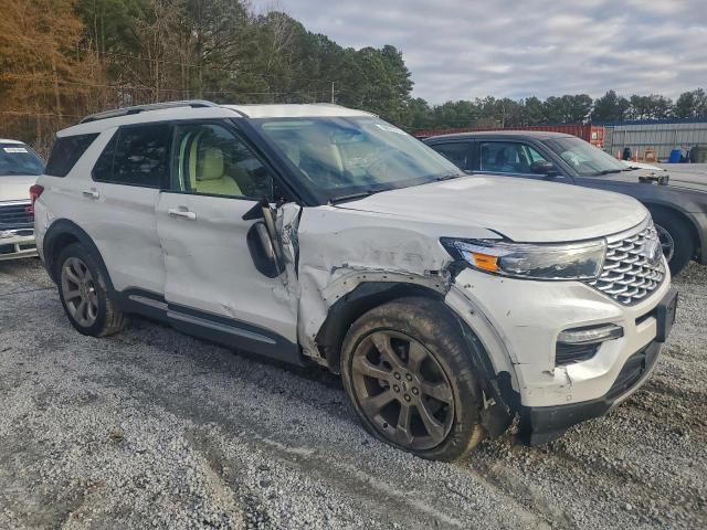 Ford Explorer Platinum Image 12