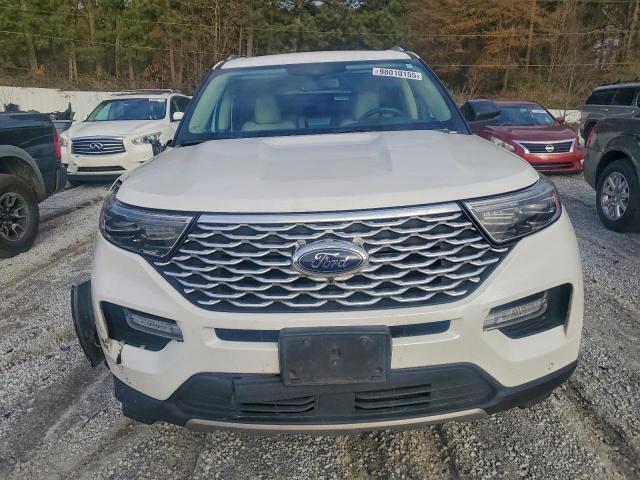 Ford Explorer Platinum Image 3