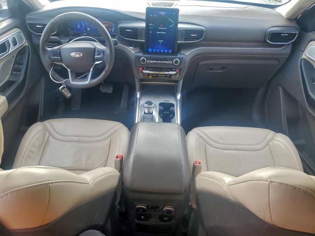 Ford Explorer Platinum Image 8