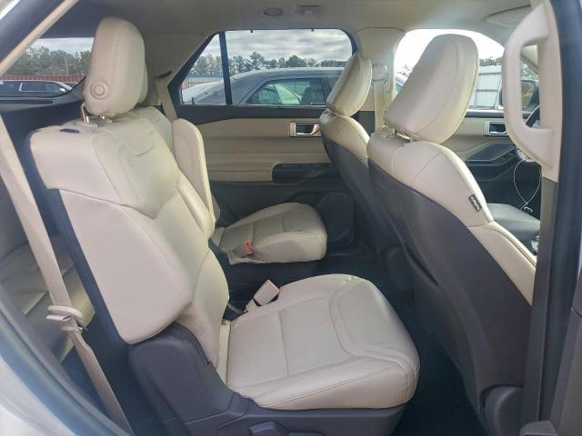 Ford Explorer Platinum Image 11