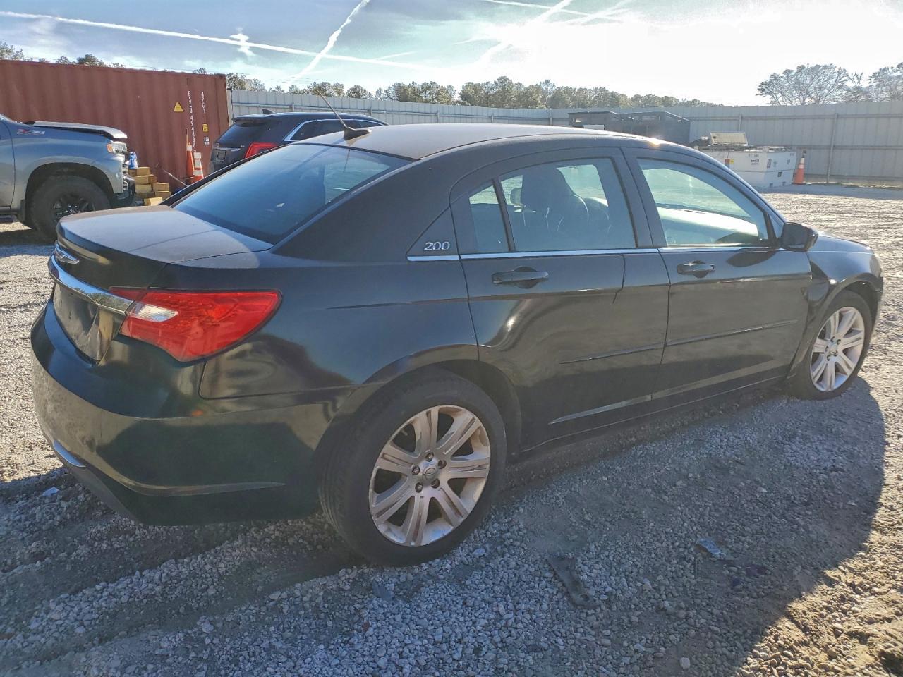 Chrysler 200 Lx Image 12