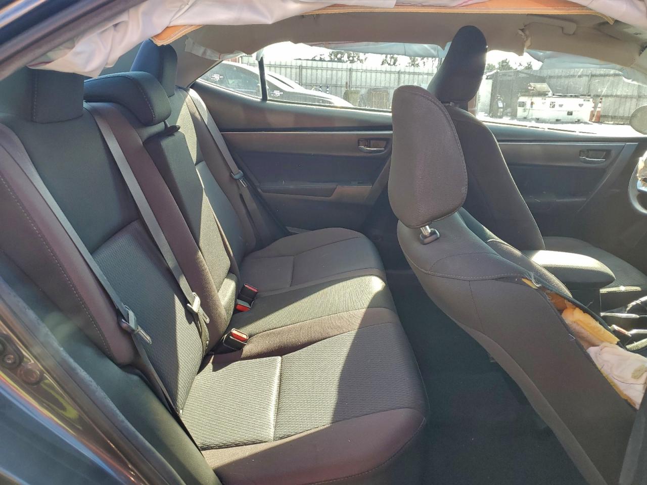 Toyota Corolla L Image 6