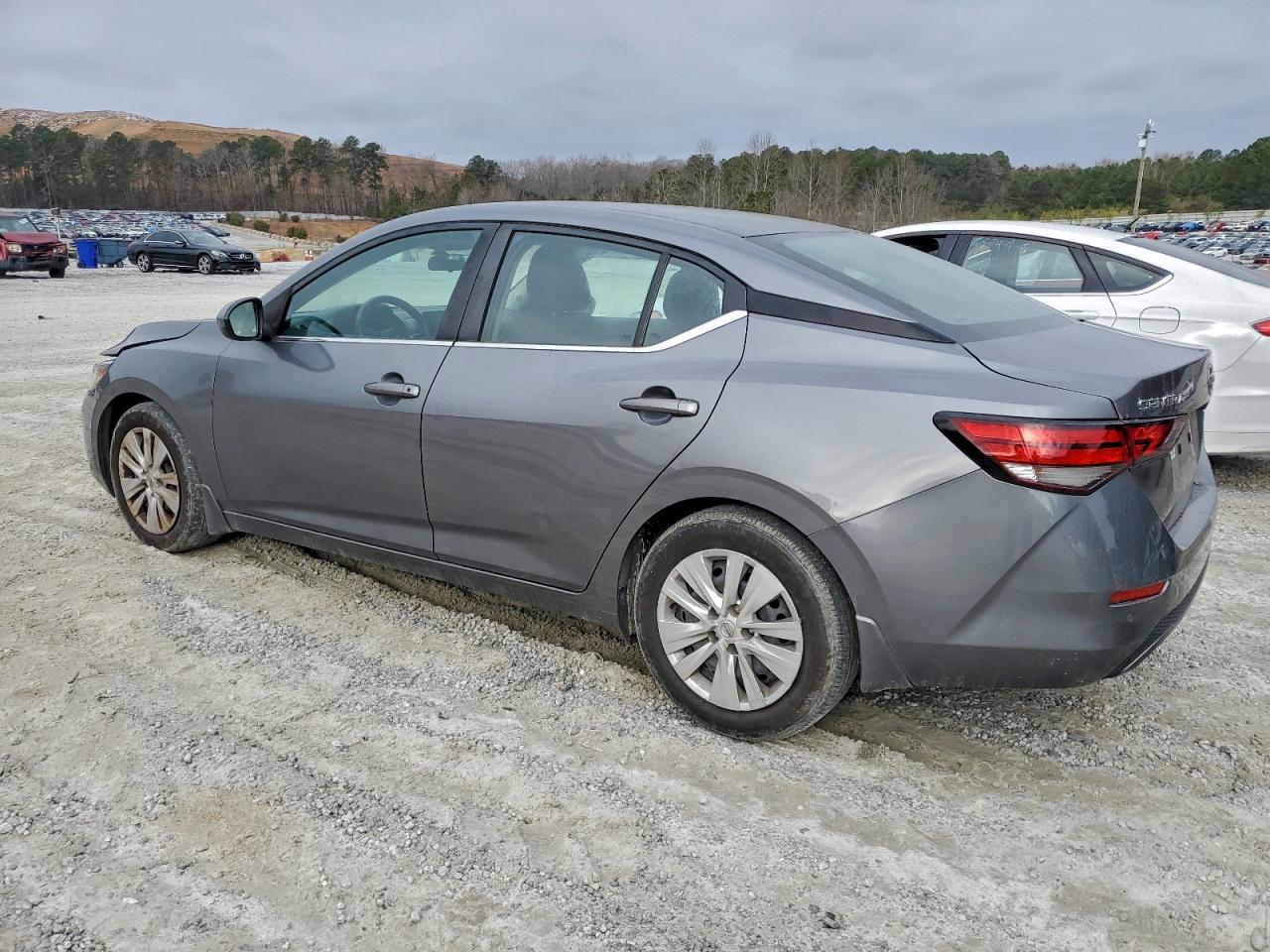 Nissan Sentra S Image 2