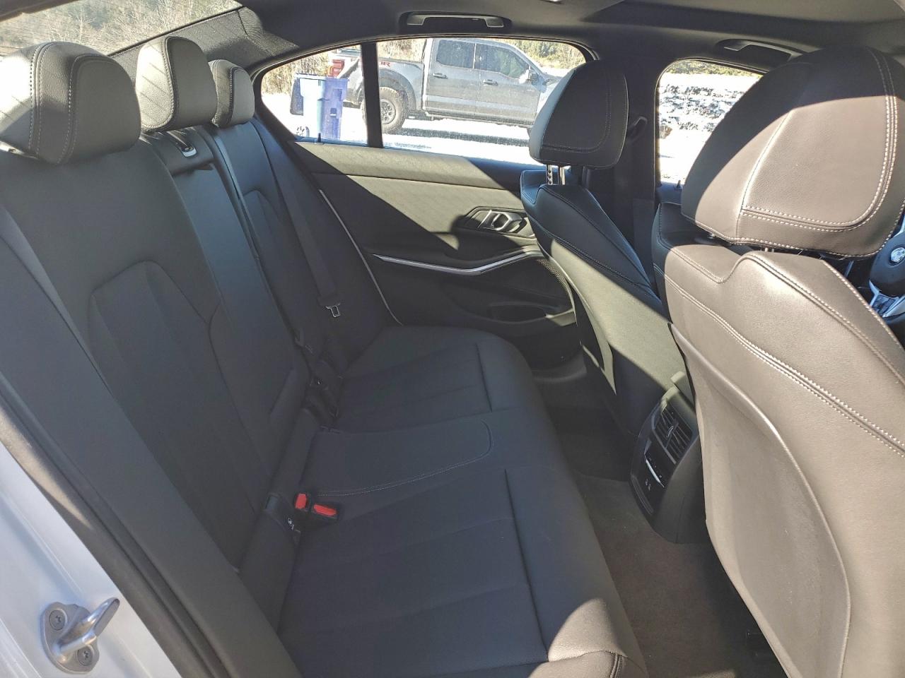 BMW 3 Series Image 10