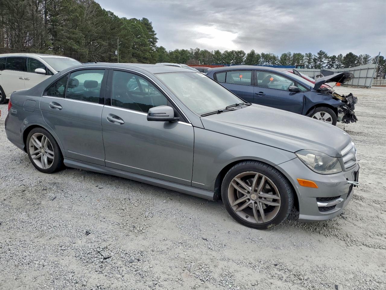 Mercedes-Benz C-Class 250 Image 2