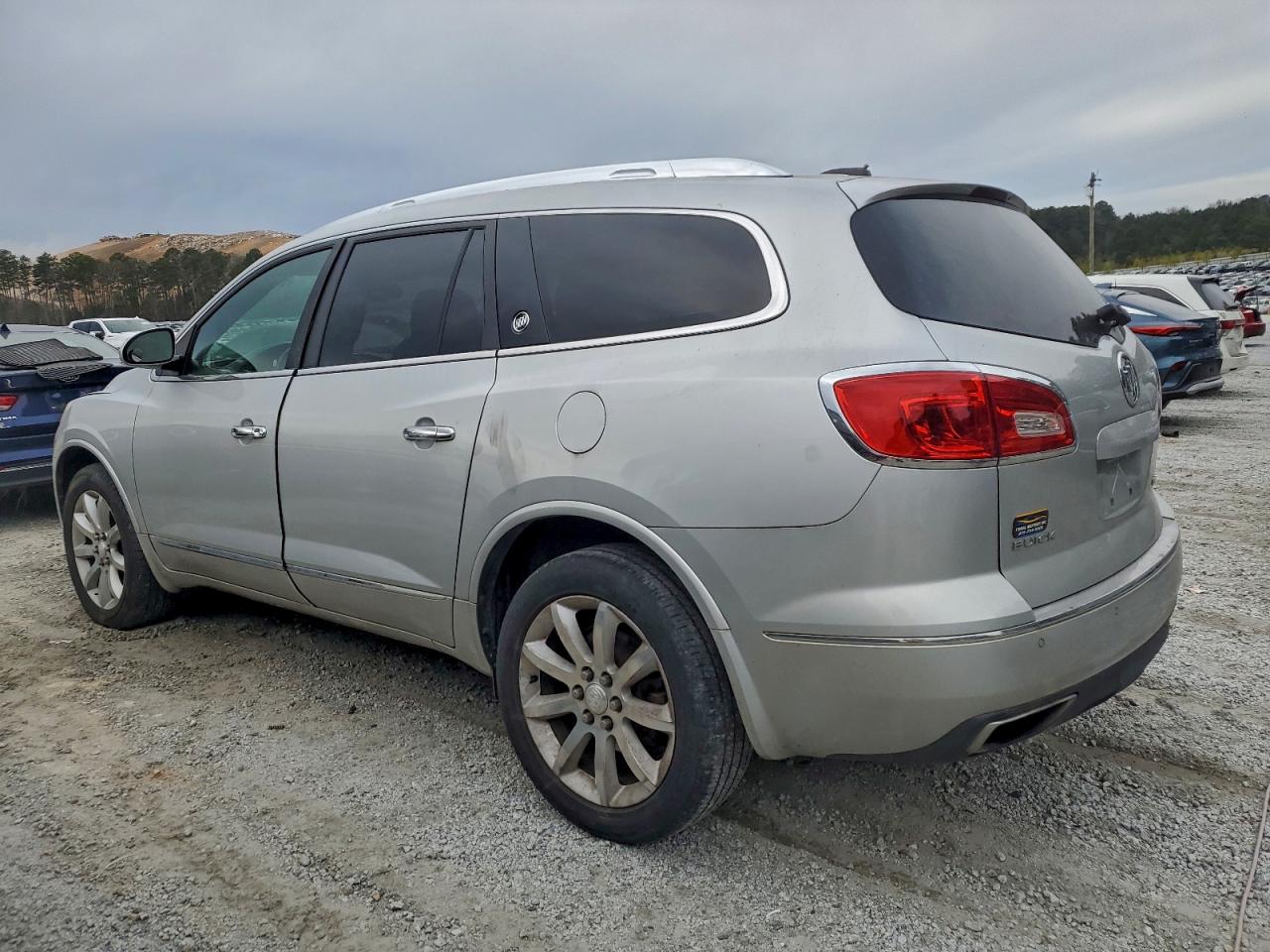 Buick Enclave Image 2