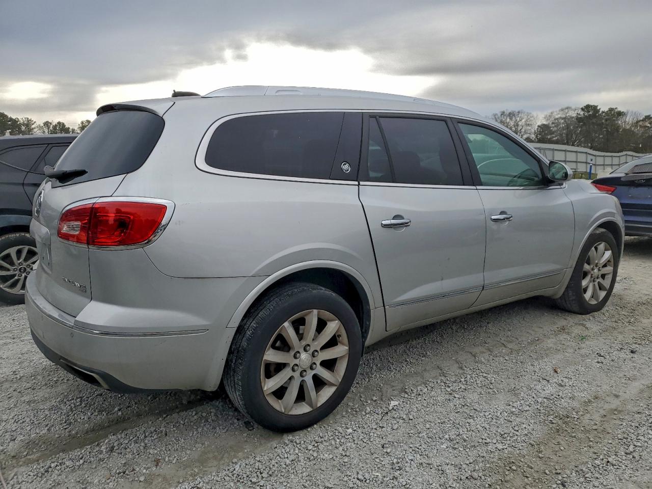 Buick Enclave Image 8