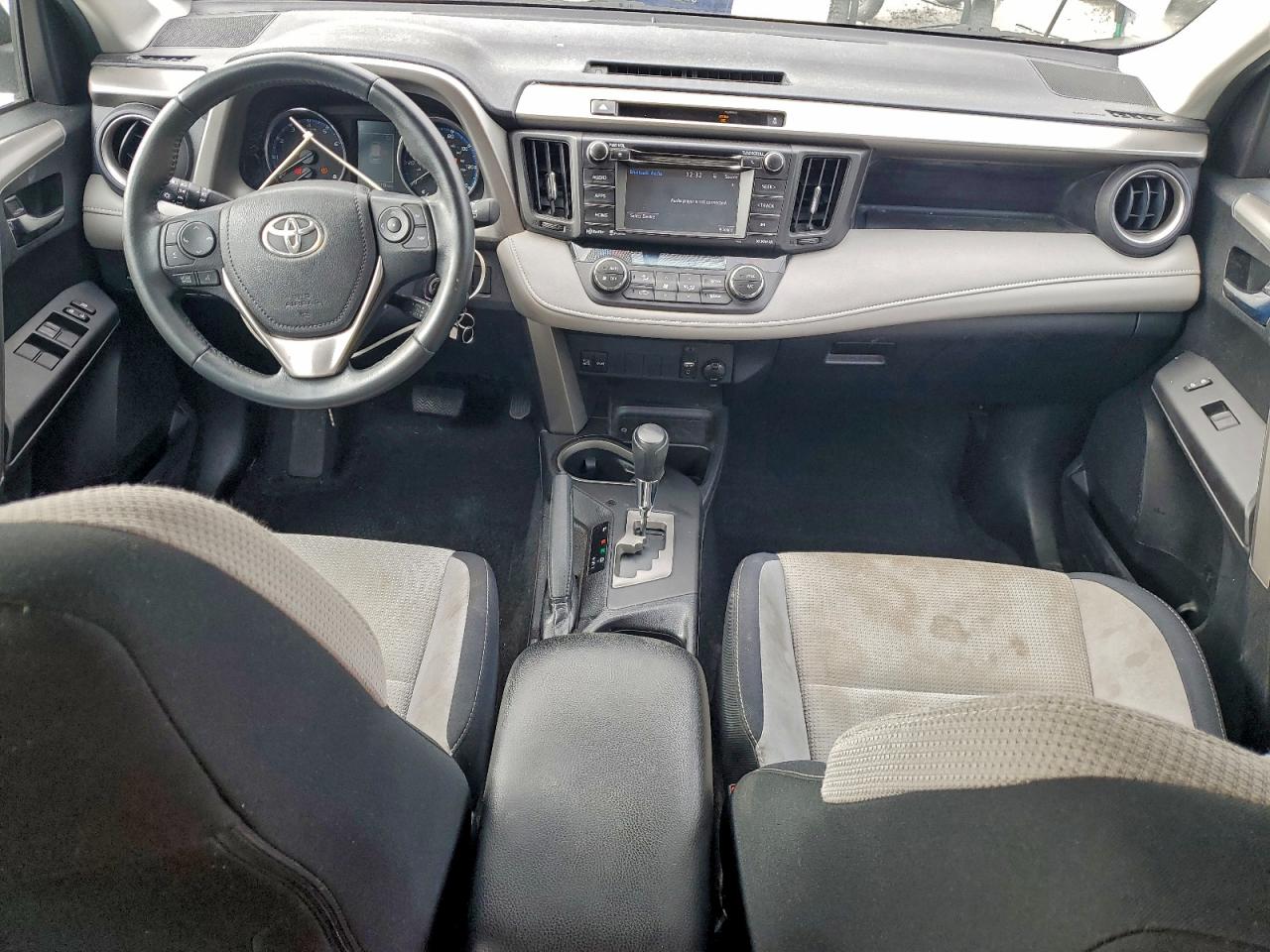 Toyota RAV4 Xle Image 10