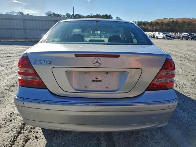 Mercedes-Benz C-Class 280 Image 12