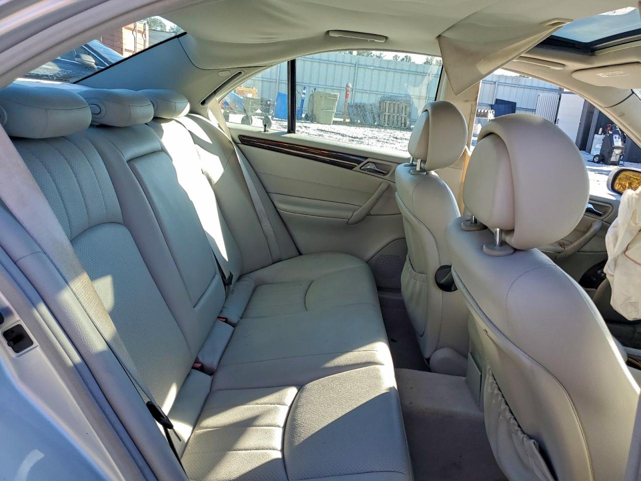 Mercedes-Benz C-Class 280 Image 10