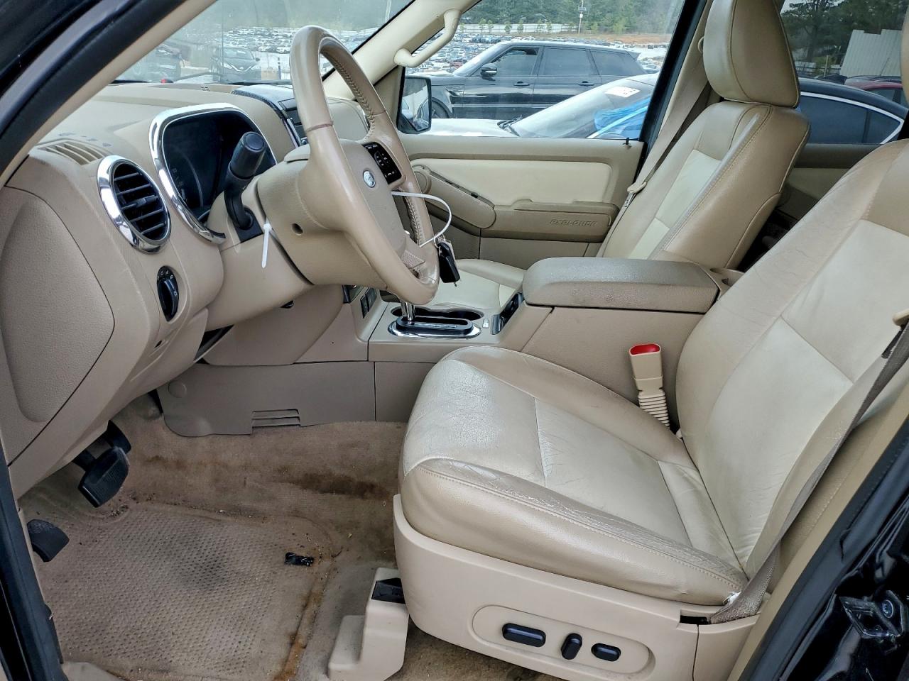 Ford Explorer Xlt Image 11