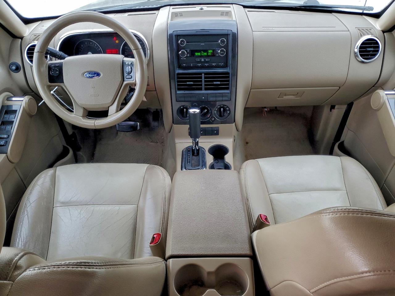 Ford Explorer Xlt Image 9