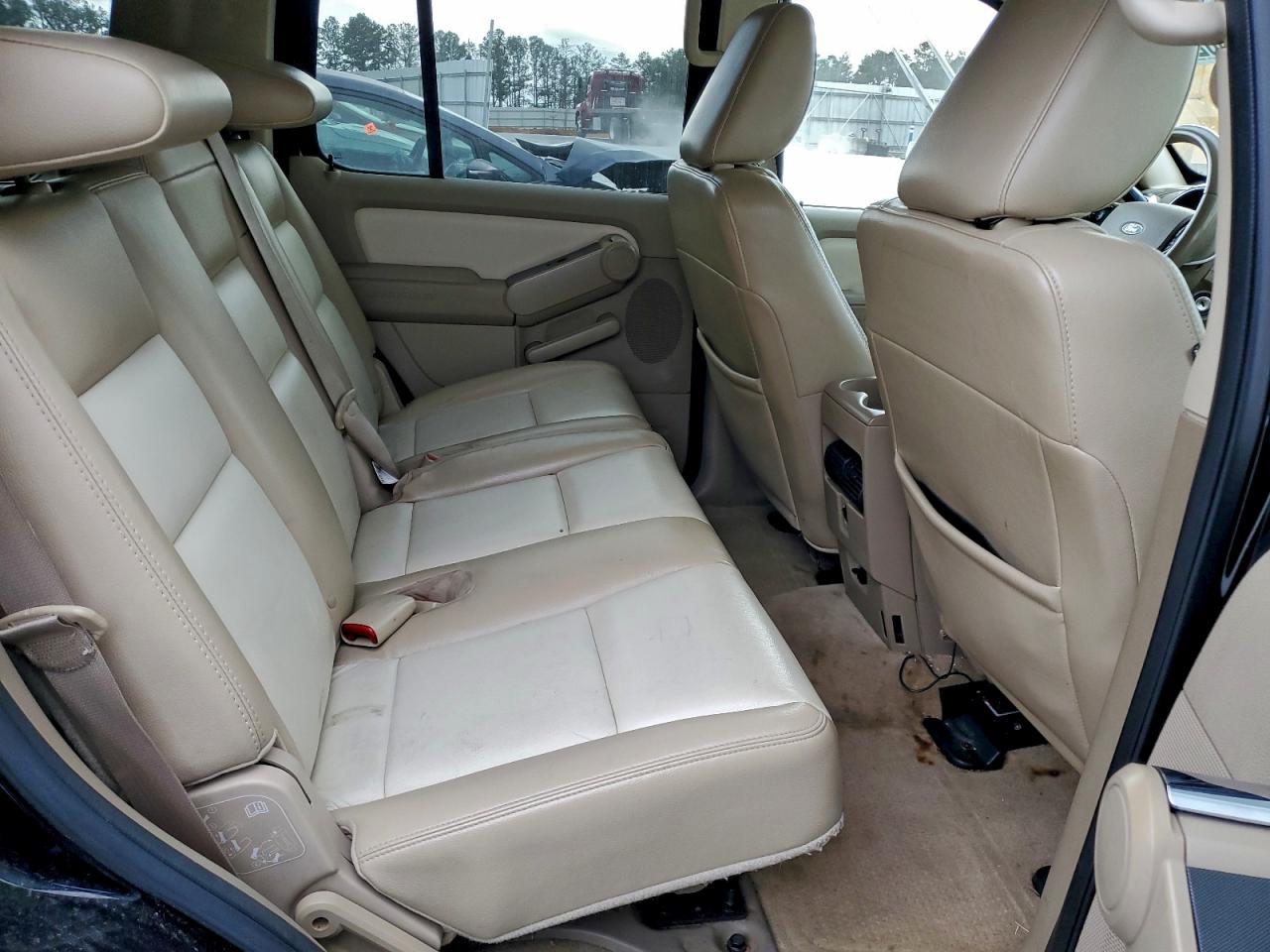 Ford Explorer Xlt Image 7