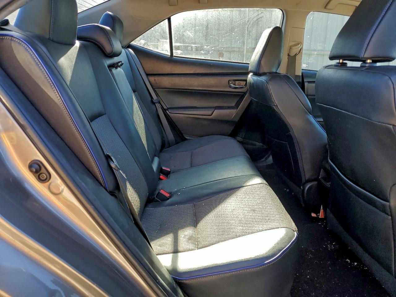 Toyota Corolla L Image 7