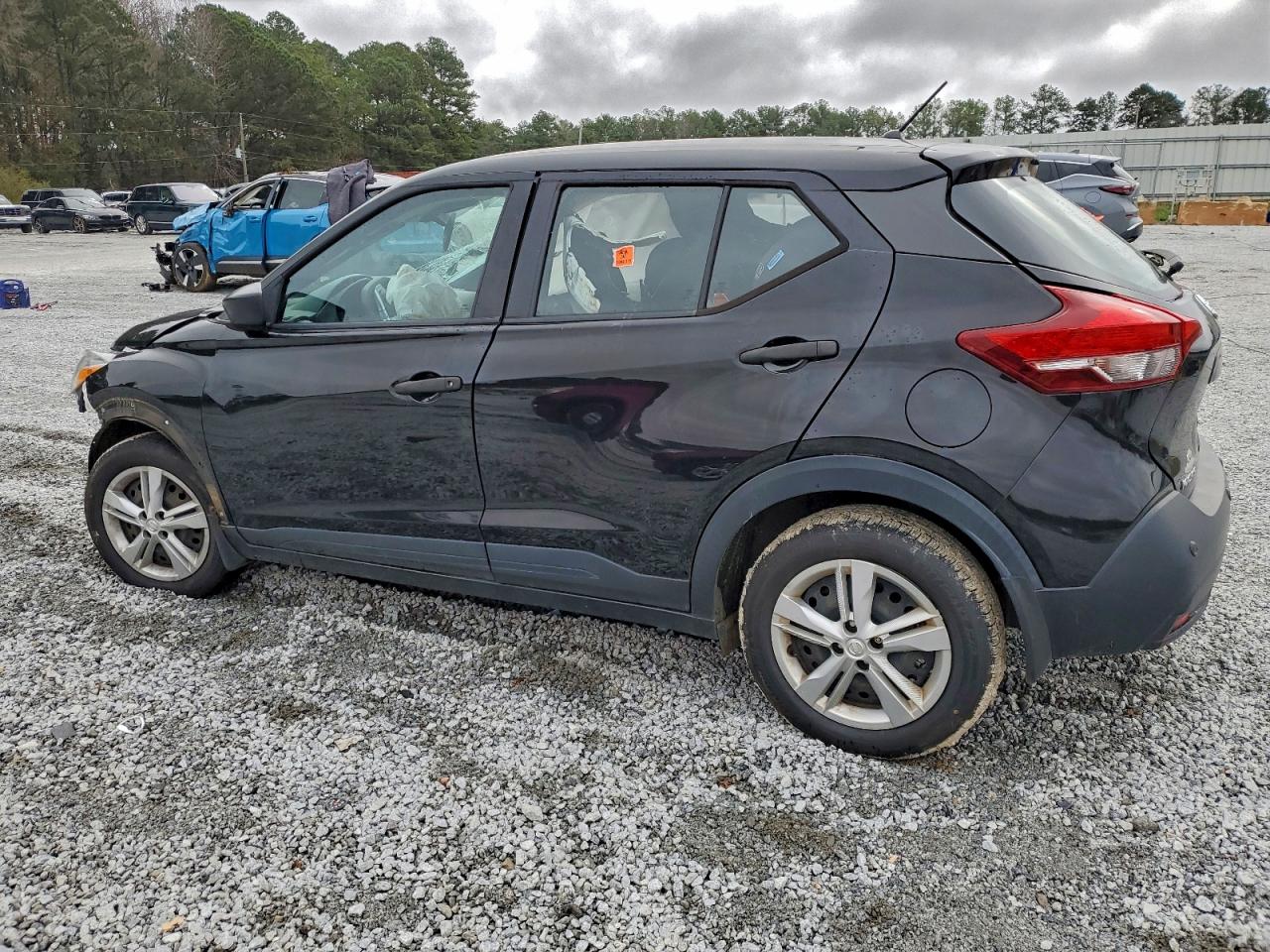 Nissan Kicks S Image 3