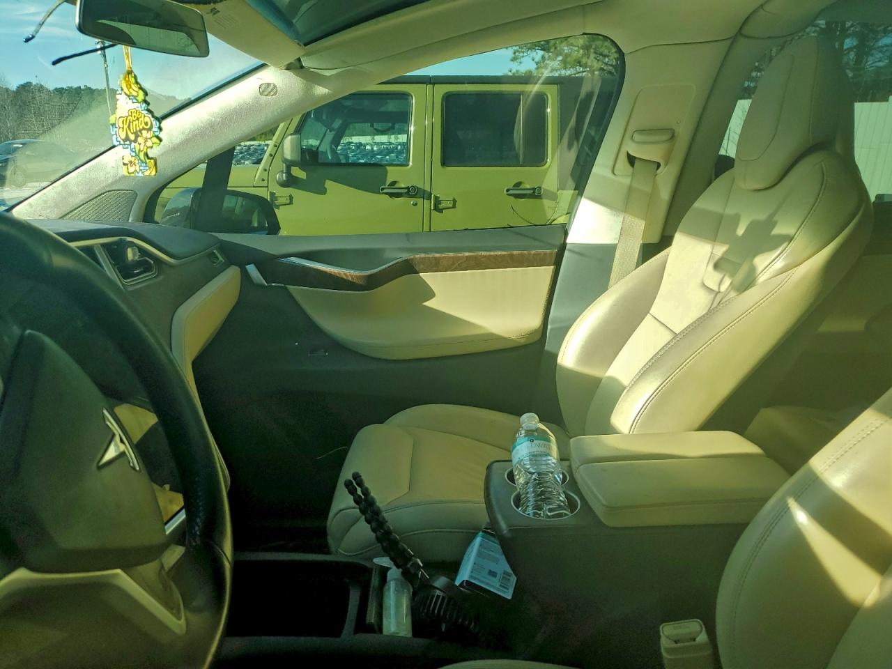 Tesla Model X Image 10