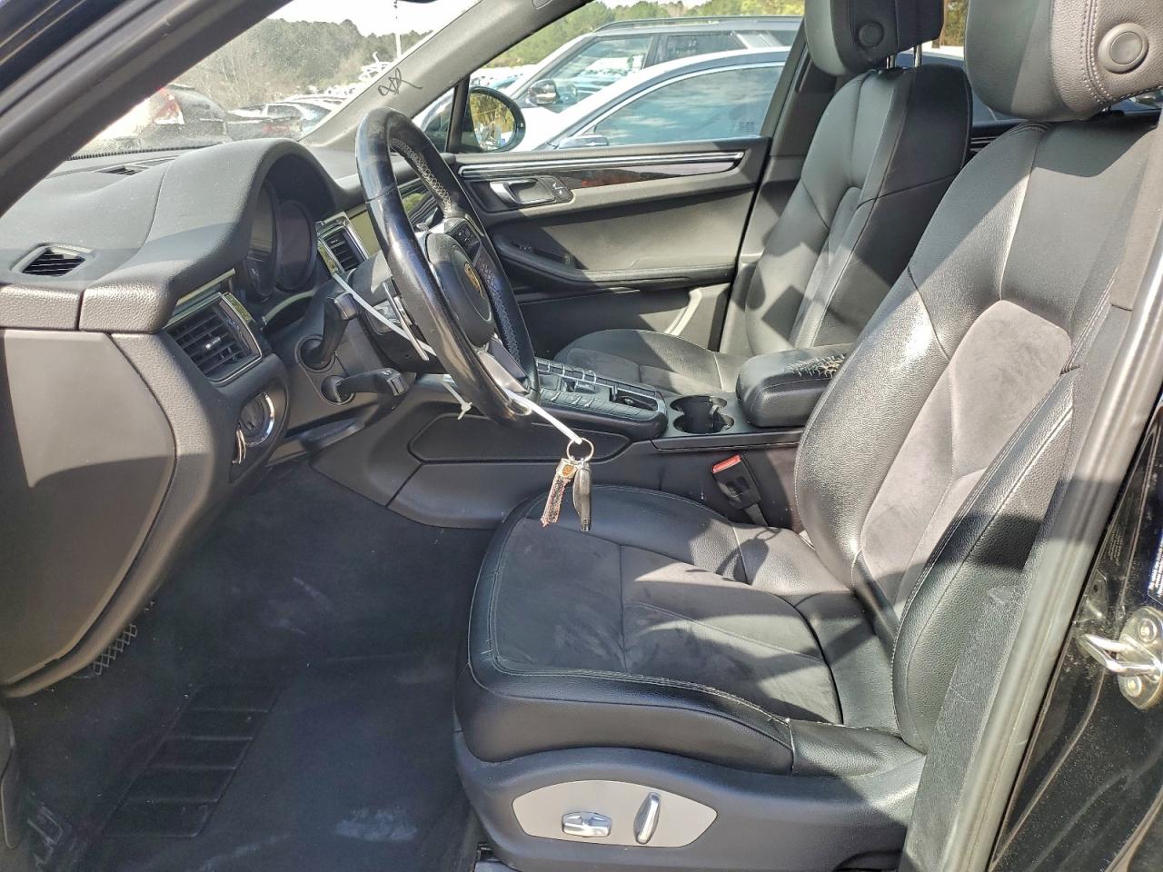 Porsche Macan S Image 7