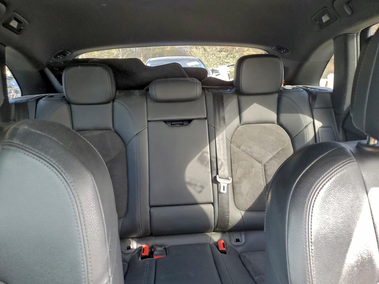 Porsche Macan S Image 10