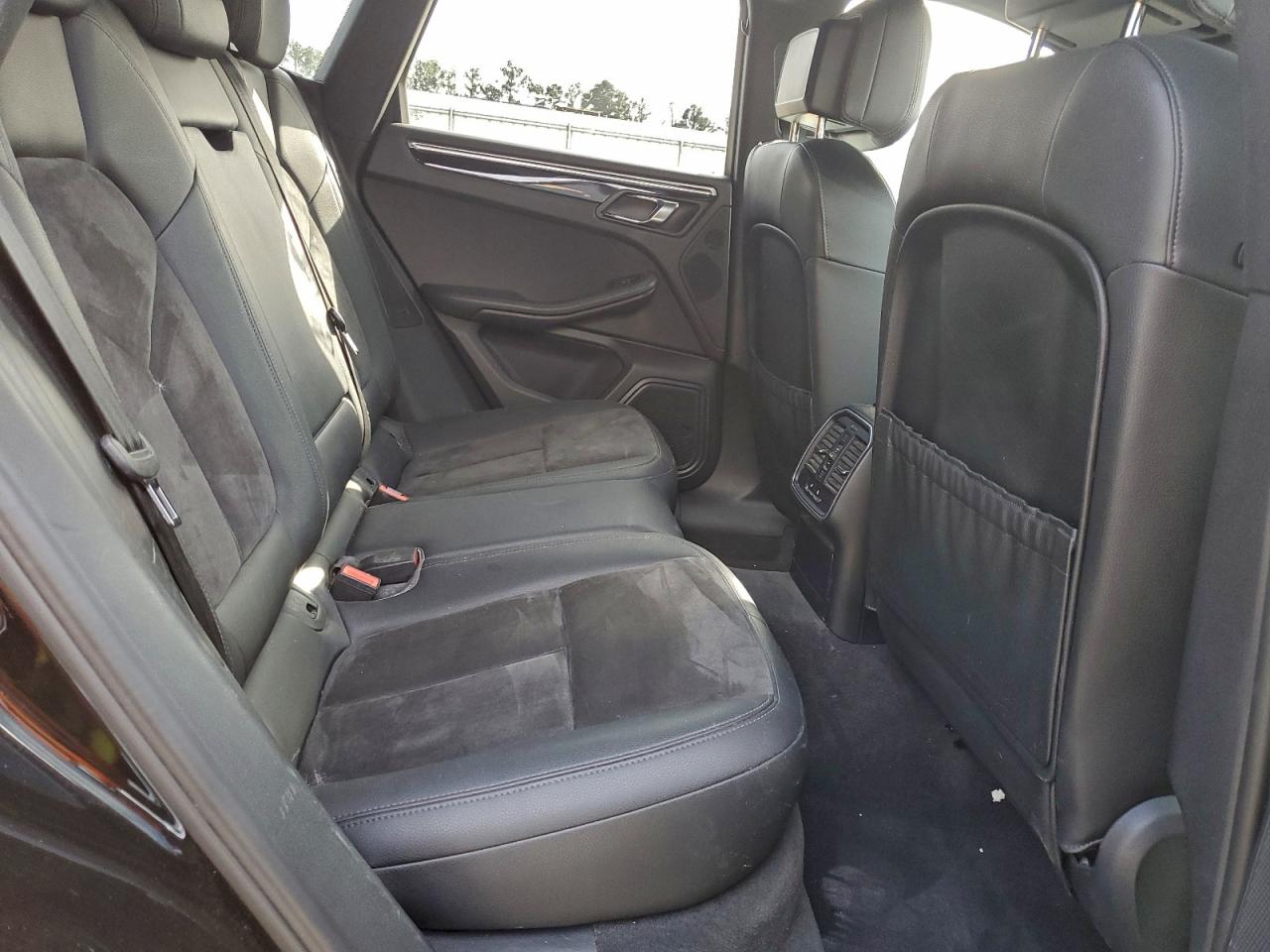Porsche Macan S Image 13
