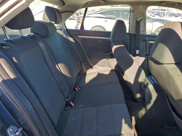 Volkswagen Jetta S Image 8