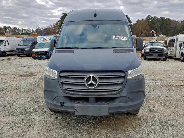 Mercedes-Benz Sprinter 2500/3500 Image 4