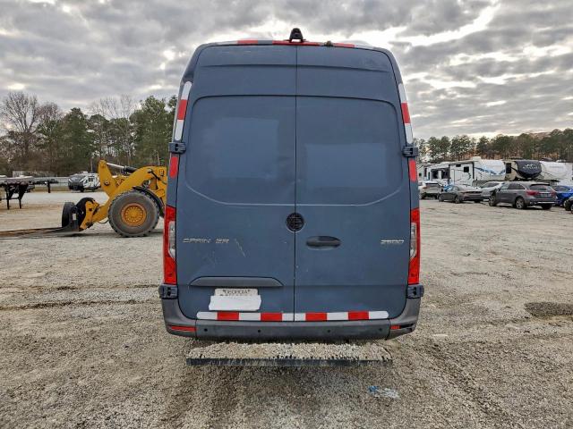 Mercedes-Benz Sprinter 2500/3500 Image 12