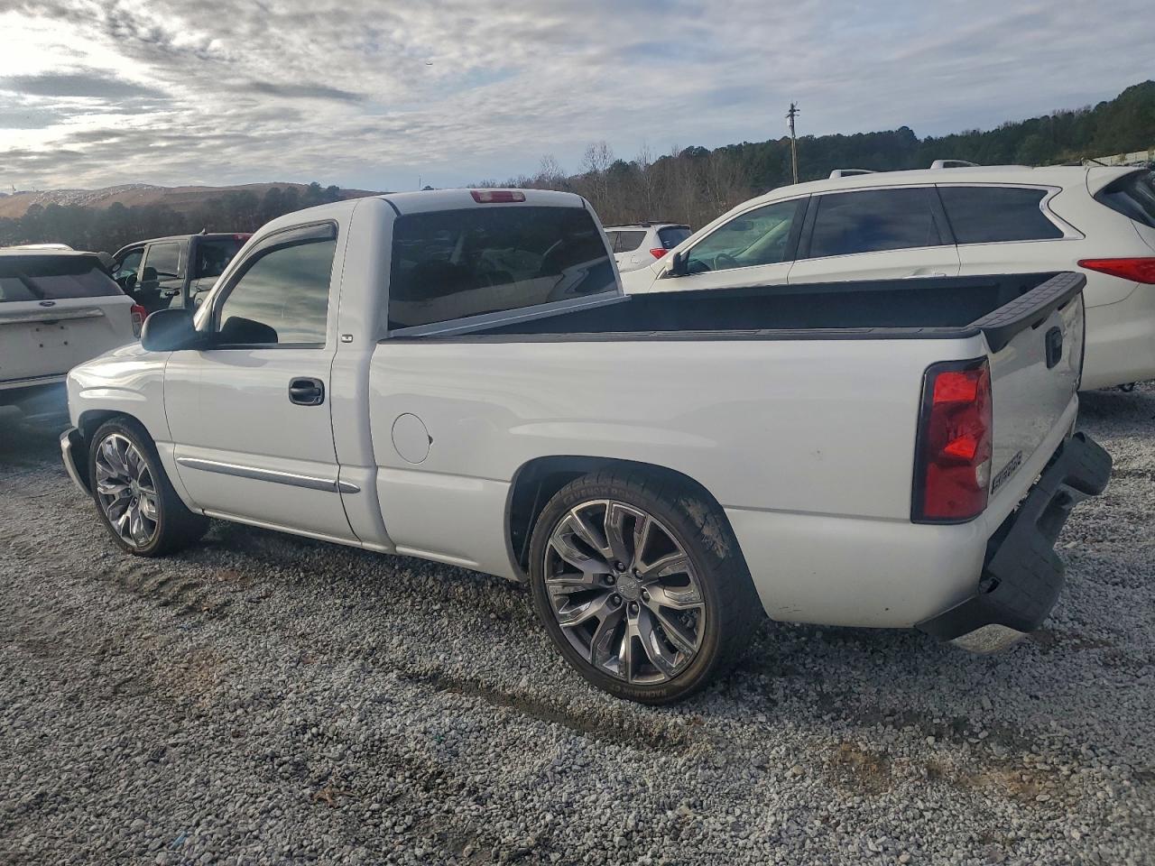 GMC Sierra C1500 Image 2