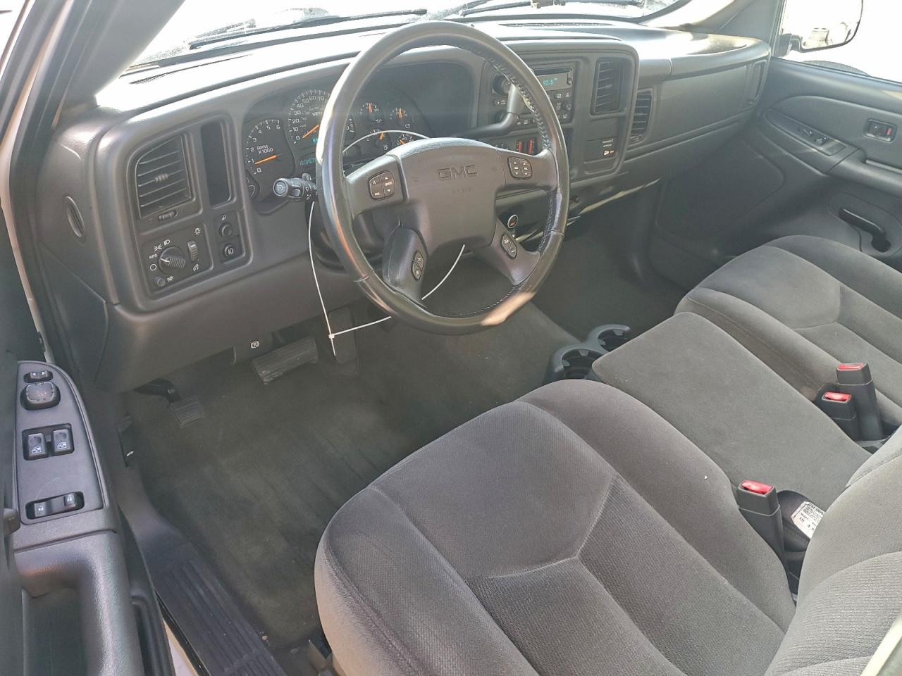 GMC Sierra C1500 Image 6